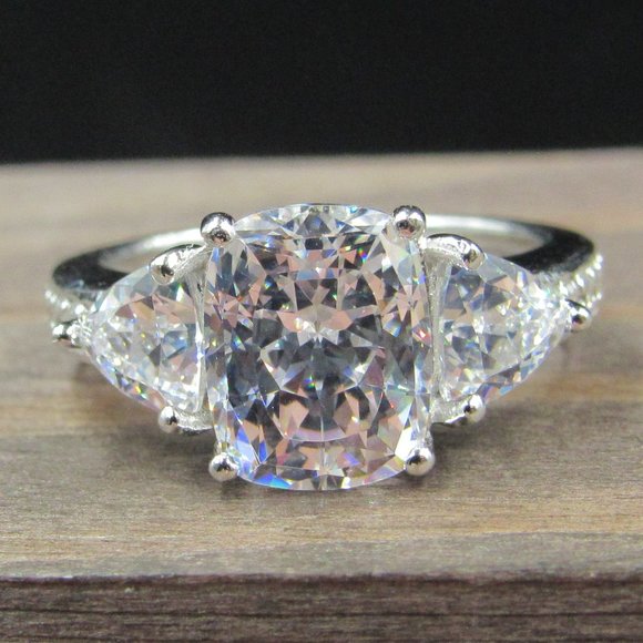 Jewelry - Size 5 Sterling Silver Ornate Bright CZ Ring